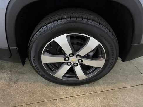 Used 2021 Chevrolet Traverse LT w/ LT Premium Package AWD/4WD image 10