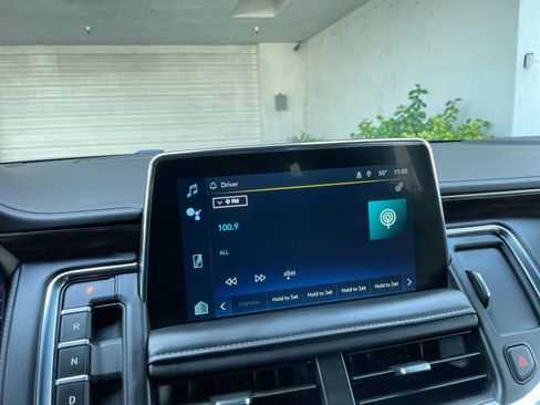 Used 2023 Chevrolet Tahoe LT w/ Luxury Package image 21