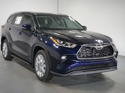 New 2026 Toyota Highlander Limited image 3