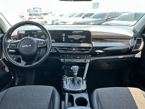 Used 2025 Kia Seltos S FWD image 19