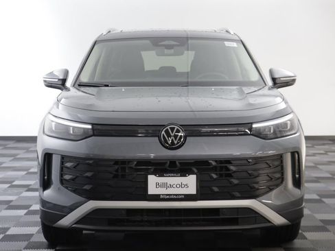 Used 2025 Volkswagen Tiguan SE w/ Panoramic Sunroof Package AWD/4WD image 21