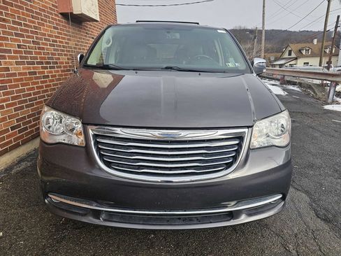 Used 2015 Chrysler Town & Country Touring-L w/ Driver Convenience Group FWD image 4
