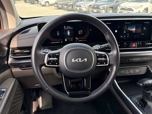 Used 2026 Kia Carnival FWD image 11