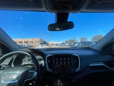 Used 2024 GMC Terrain SLT image 33