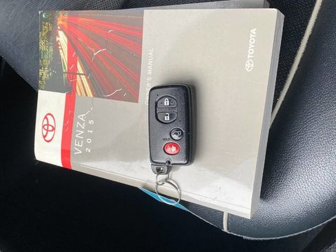 Used 2015 Toyota Venza XLE image 18