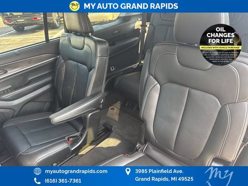 Used 2023 Jeep Grand Cherokee L Limited w/ Luxury Tech Group II AWD/4WD image 28