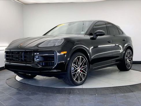 Used 2025 Porsche Cayenne S AWD/4WD image 2