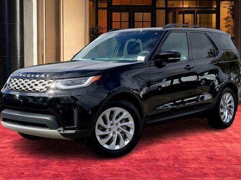 New 2025 Land Rover Discovery S image 1