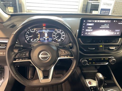 Used 2024 Nissan Altima 2.5 SR w/ SR Premium Package image 16