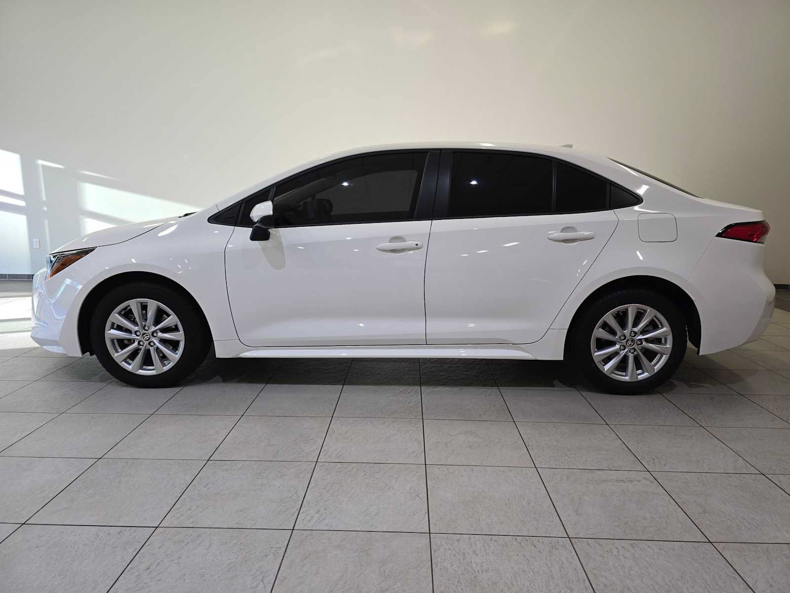 Used 2025 Toyota Corolla LE FWD image 3