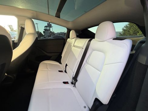 Used 2024 Tesla Model Y Performance AWD/4WD image 4