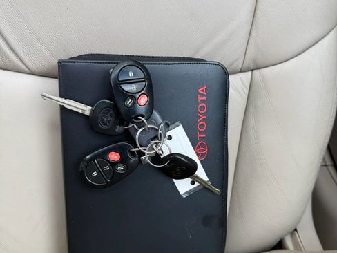 Used 2005 Toyota Avalon XLS FWD image 36
