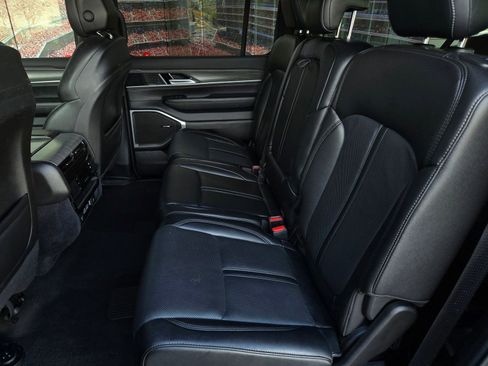 Used 2024 Jeep Wagoneer L Series II w/ Flexible Seating Group image 12