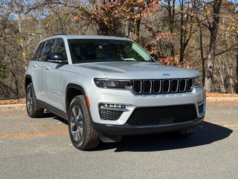 Used 2022 Jeep Grand Cherokee Limited 4xe image 15