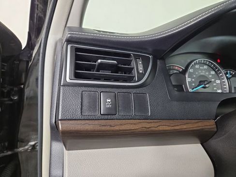 Used 2015 Toyota Camry LE image 25