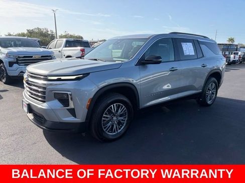 Used 2025 Chevrolet Traverse LT AWD/4WD image 3