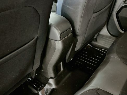 Used 2017 Jeep Renegade Altitude FWD image 28