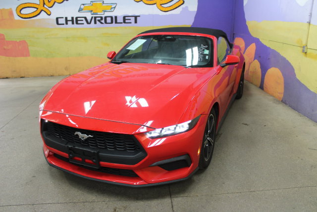 Used 2025 Ford Mustang Premium RWD image 4