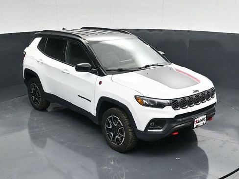 Used 2025 Jeep Compass Trailhawk w/ Trailer Tow Group image 46