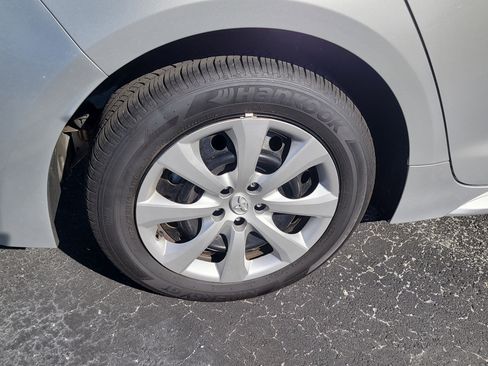 Certified 2025 Toyota Corolla LE image 9