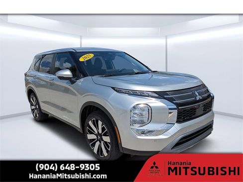 New 2025 Mitsubishi Outlander SE image 1