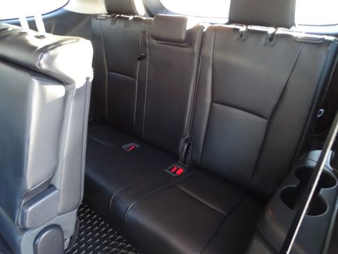 Used 2020 Toyota Highlander XLE image 34