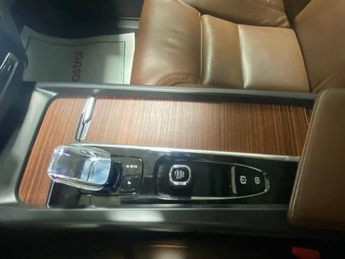 Used 2023 Volvo XC60 B6 Ultimate w/ Climate Package AWD/4WD image 25