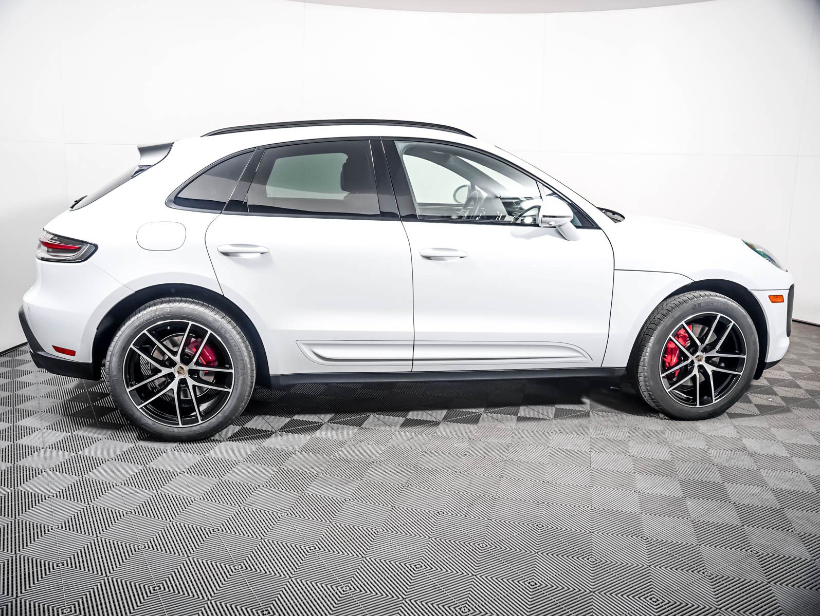 Used 2026 Porsche Macan S AWD/4WD image 9