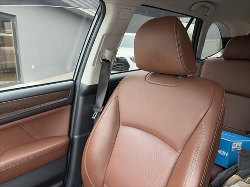 Used 2018 Subaru Outback 3.6R Touring w/ Popular Package #3 image 12