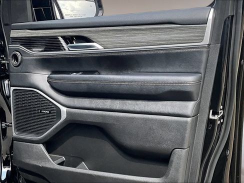 Used 2024 Jeep Wagoneer Series II w/ Flexible Seating Group RWD image 19