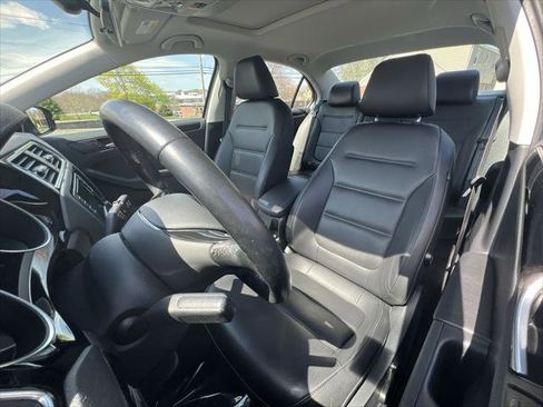 Used 2017 Volkswagen Jetta SEL FWD image 11