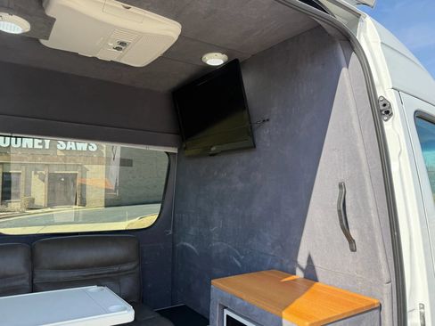 Used 2013 Freightliner Sprinter 2500 RWD image 23