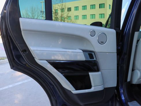 Used 2015 Land Rover Range Rover HSE image 18