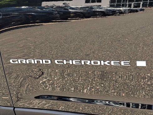 New 2026 Jeep Grand Cherokee Limited w/ Luxury Tech Group II AWD/4WD image 22