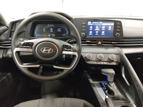Used 2025 Hyundai Elantra SE image 22