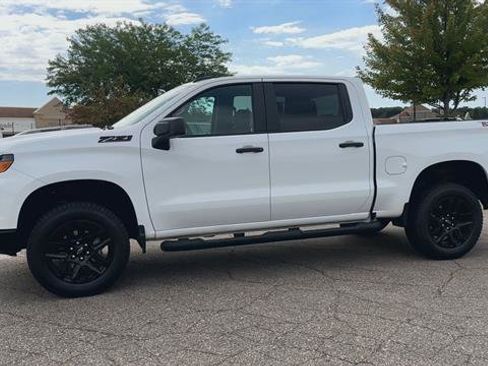Used 2025 Chevrolet Silverado 1500 Custom Trail Boss w/ Turbomax Blackout Package AWD/4WD image 5