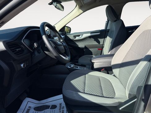 Used 2020 Ford Escape SE image 9