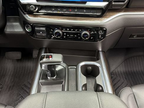 Used 2025 Chevrolet Silverado 1500 LT Trail Boss w/ Convenience Package II AWD/4WD image 31