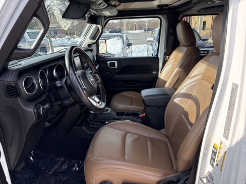 Used 2020 Jeep Wrangler Unlimited Sahara image 11