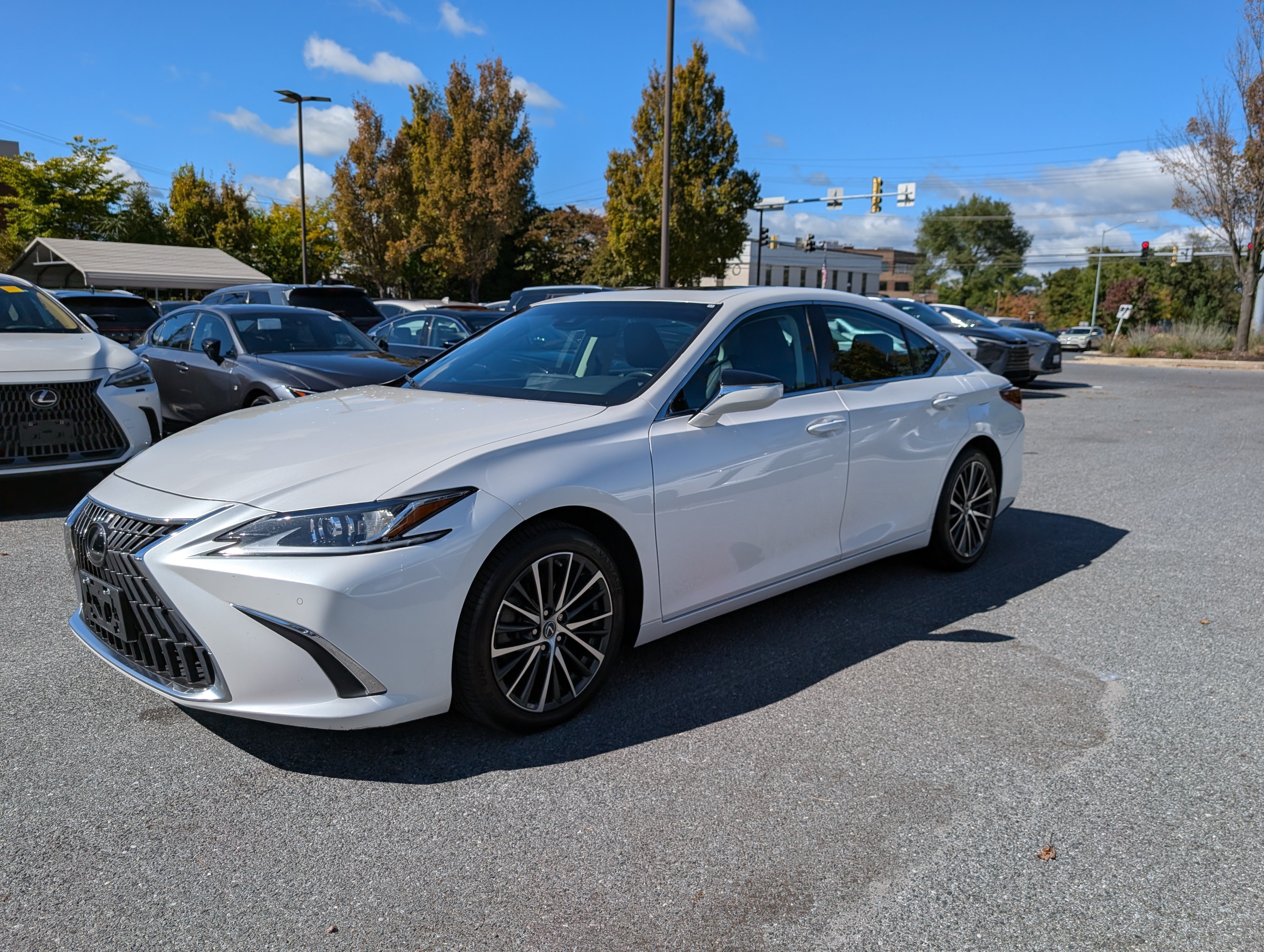 Used 2023 Lexus ES 350 w/ Premium Package FWD image 7