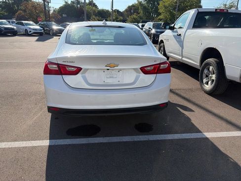Used 2017 Chevrolet Malibu LT w/ Leather Package FWD image 5