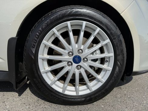 Used 2016 Ford C-MAX Energi SEL w/ Exterior Protection Package FWD image 9