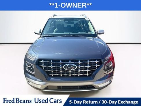 Used 2023 Hyundai Venue Limited w/ Cargo Package FWD image 2