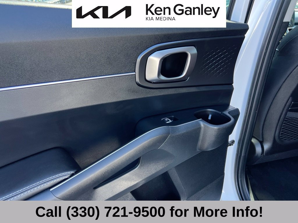 Certified 2023 Kia Sorento LX AWD/4WD image 44