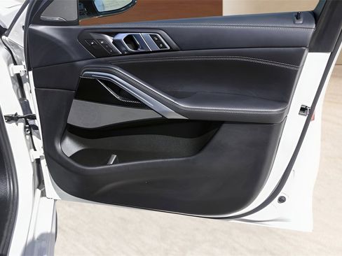 Used 2023 BMW X6 M50i w/ Executive Package image 30