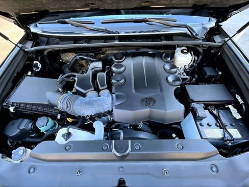 Certified 2024 Toyota 4Runner TRD Off-Road Premium image 30