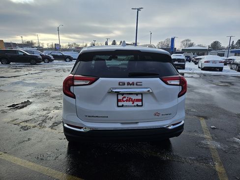 Used 2024 GMC Terrain SLT image 4