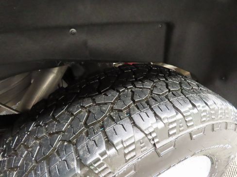 Used 2024 GMC Sierra 2500 SLT w/ SLT Premium Package image 39