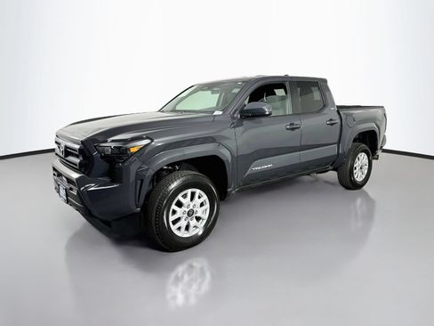 Certified 2025 Toyota Tacoma SR5 AWD/4WD image 3