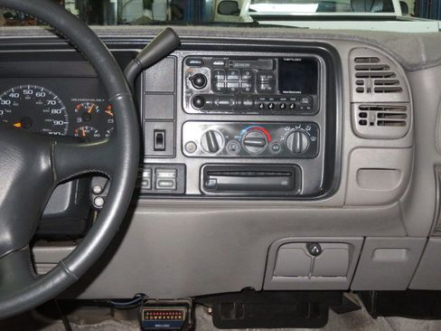 Used 1999 GMC Suburban 2500 w/ Marketing Opt Pkg 3 image 42